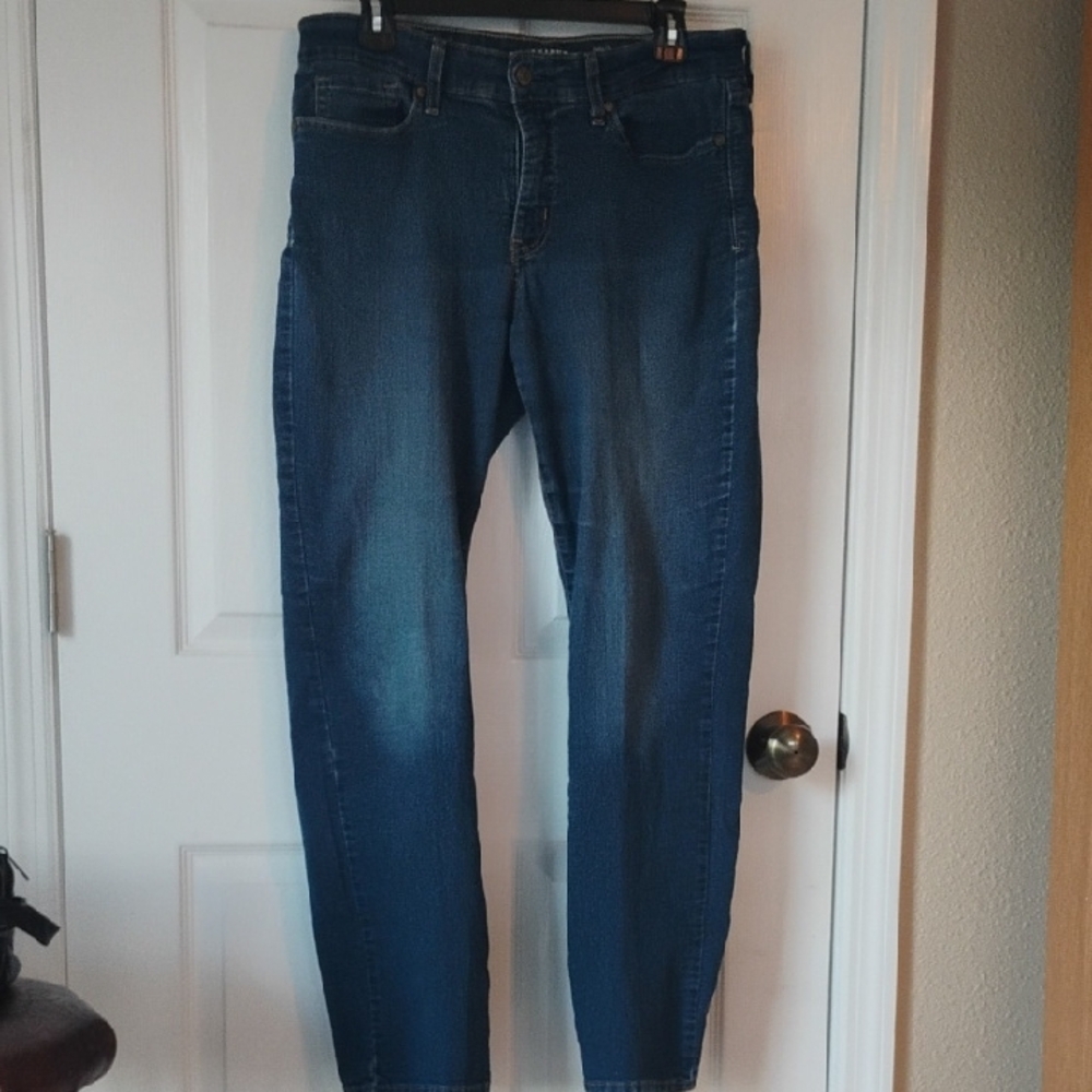 Levi Strauss & Company Signature Totally Shaping Straight Jean Size 14 S/C